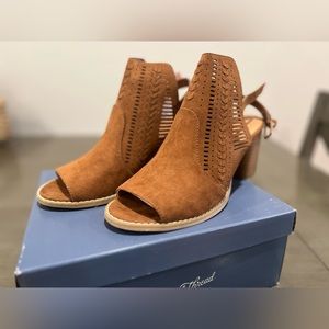 Universal Thread - Women’s Size 7.5 - Cognac - NWT